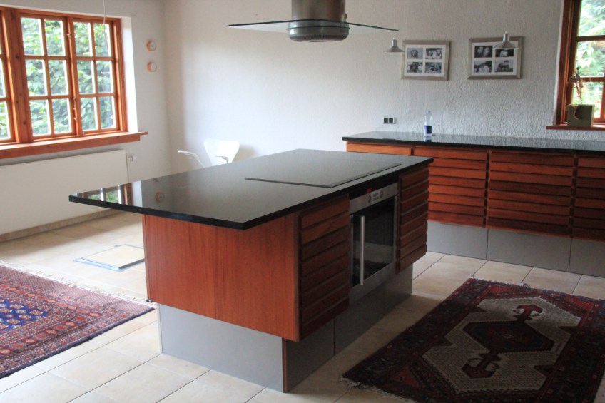 UNOFORM Mahigni køkken til salg